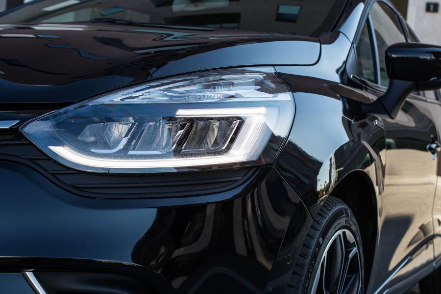 Детали экстерьера Renault Clio Duel Estate 2017 года  (фото 3 из 14)